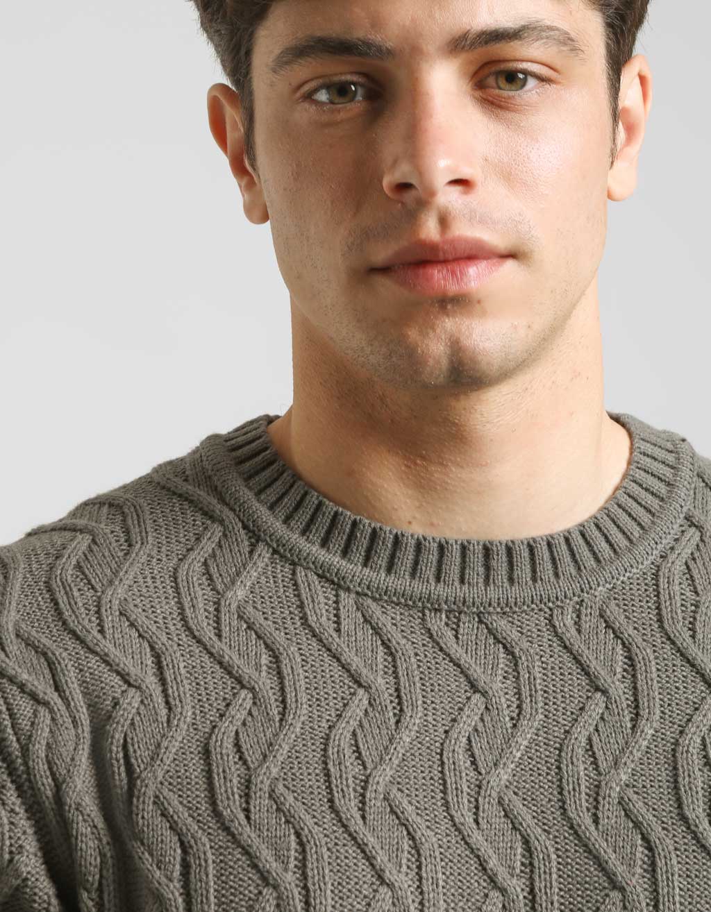 Maglia girocollo intrecciata