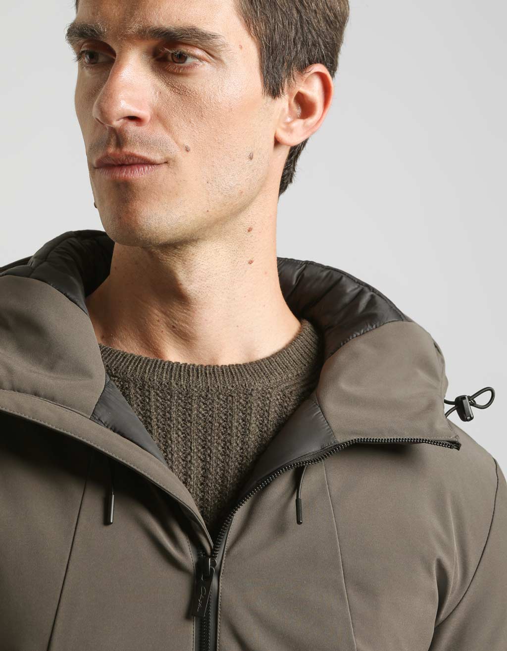 Giubbotto imbottito con cappuccio