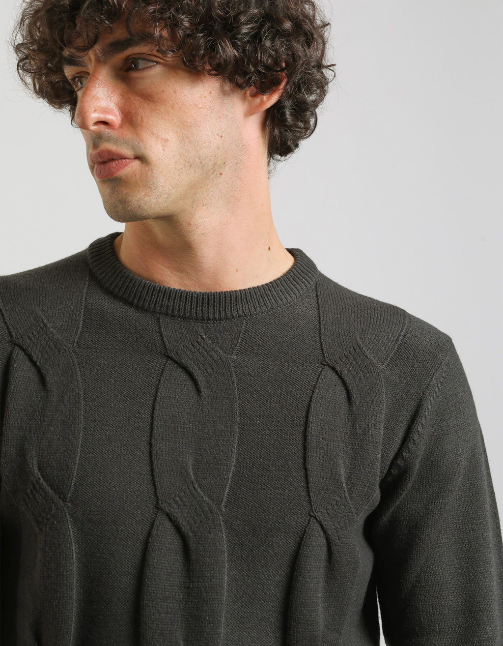 Maglia girocollo intrecciata